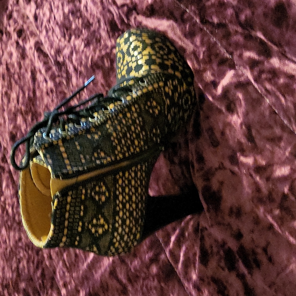 Puffin Shoe - Picture 2 of 2